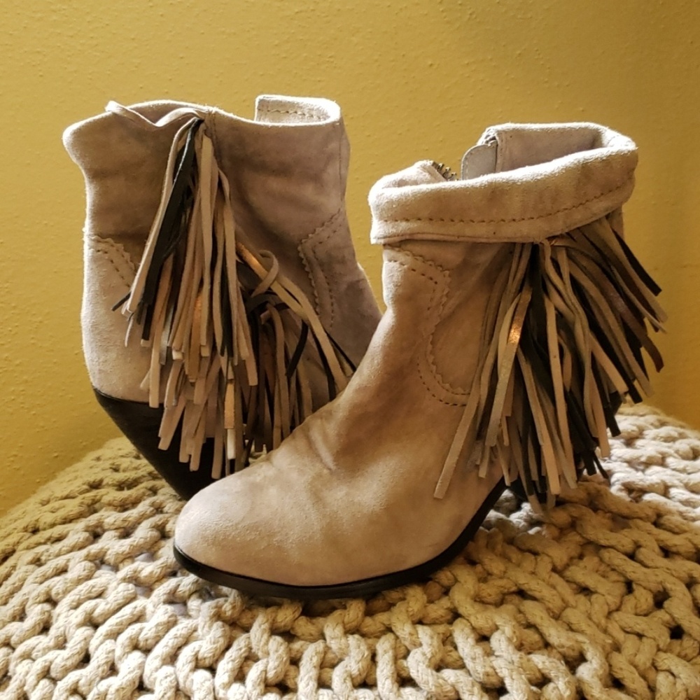 Sam Edelman gray ankle booties with fringe